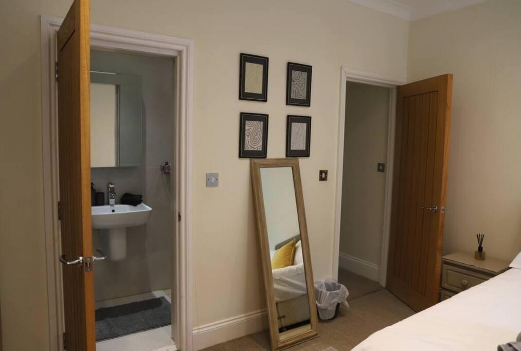 Stylish & Spacious 3 Bed Victorian House Sleeps Up To 7 - Near O2, Museums, Excel, Mazehill Station 12 Mins Direct Into Bridge Ferienhaus